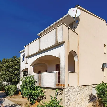 2 Bedroom Beautiful In * Mandre
