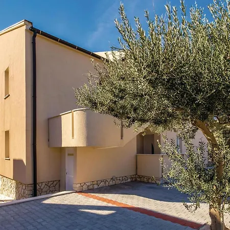 2 Bedroom Beautiful In *