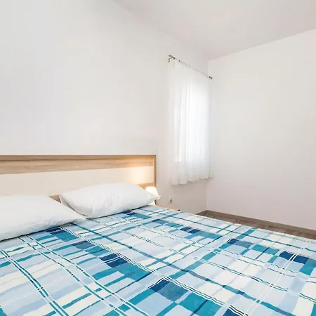 Lovely In With Wifi Apartment Mandre