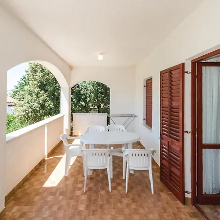 2 Bedroom Beautiful Apartment In Mandre Апартаменты Мандре
