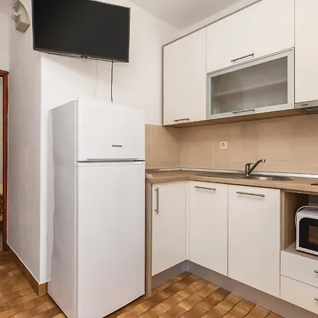 2 Bedroom Beautiful In * מאנדרה