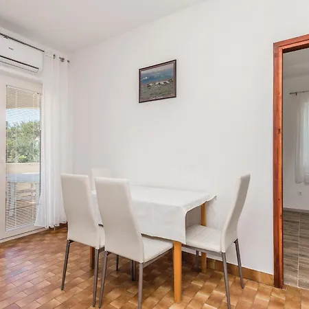 2 Bedroom Beautiful In *